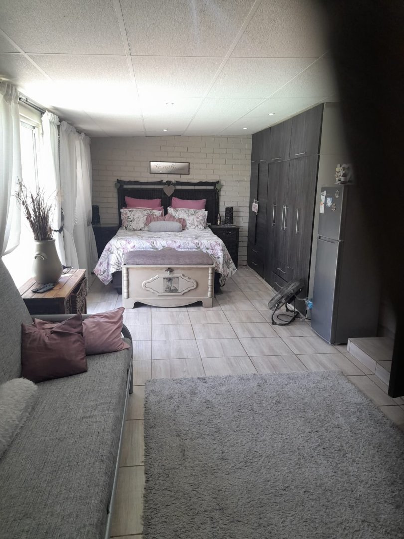 6 Bedroom Property for Sale in Uitsig Free State